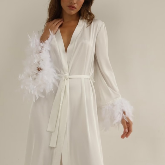 Bridal robe with Feather Sleeve - The Robe UA (Etsy) - Picture 2 of 6